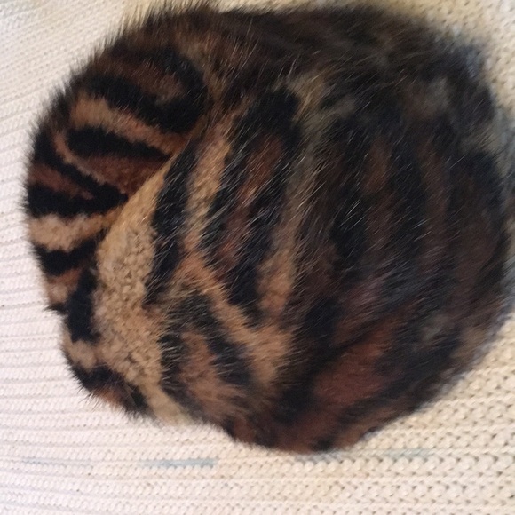 Leopard dyed muskrat fur hat - Picture 2 of 4